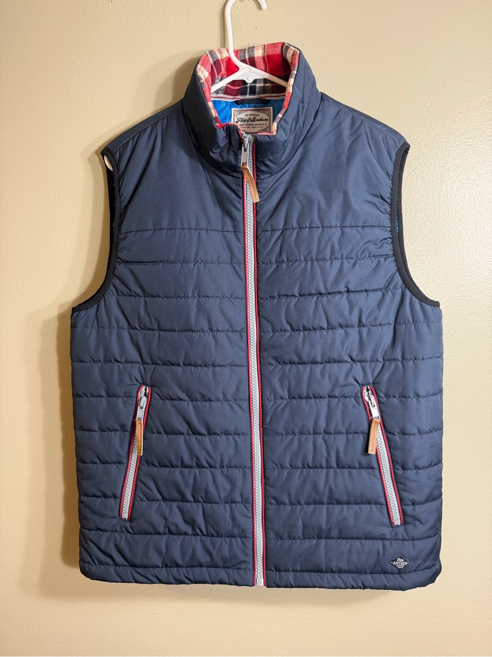 Flag & Anthem Mens Quilted Puffer Vest Navy Plaid Lined Full Zip NWT Medium